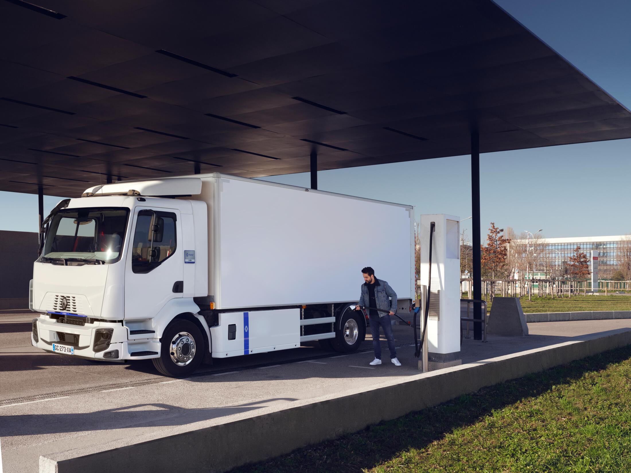 Renault Trucks E-TECH D charging